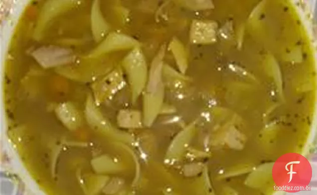 Sopa de macarrão de peru do velho