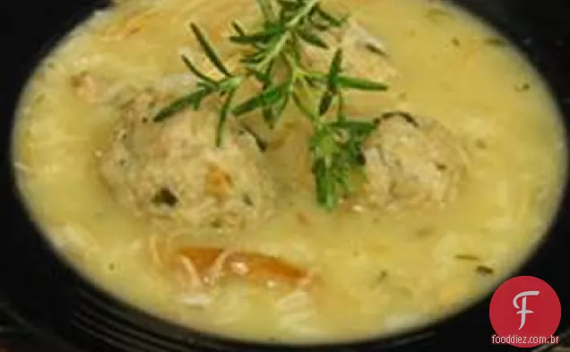 Sopa De Bolinho De Frango