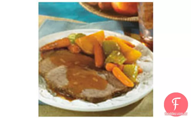 Assado saboroso do potenciômetro de Swanson® com legumes da colheita