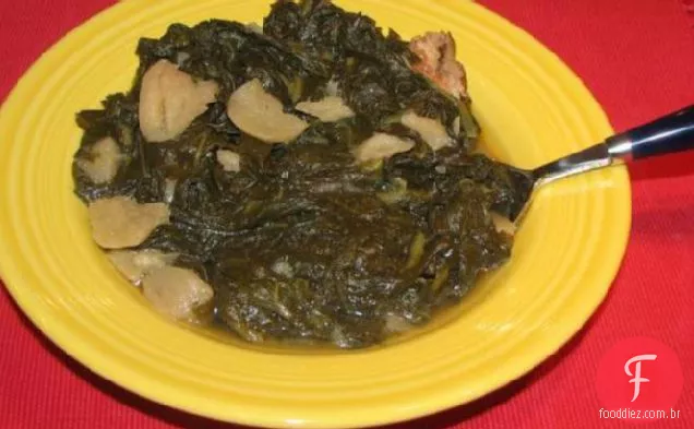 Verduras tradicionais do Sul (mostarda, nabo ou couve)