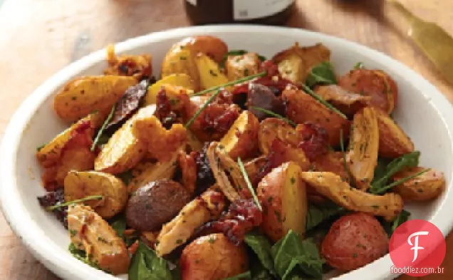 Batatas assadas para bebês com torresmos e cebolinha