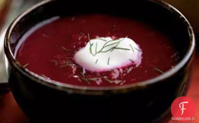 Sopa de beterraba e erva-doce