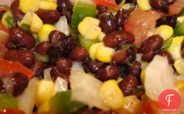 Salada sudoeste com molho de coentro