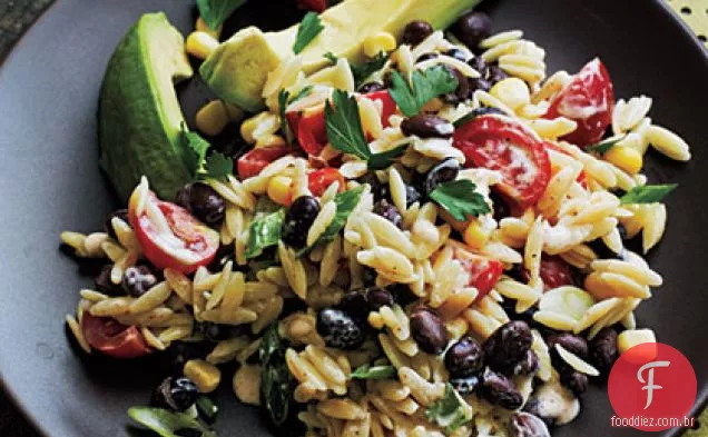 Salada Orzo com molho picante de leitelho