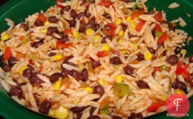Salada de Salsa Orzo e Feijão Preto