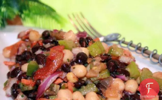Feijão preto e salada de Garbanzo