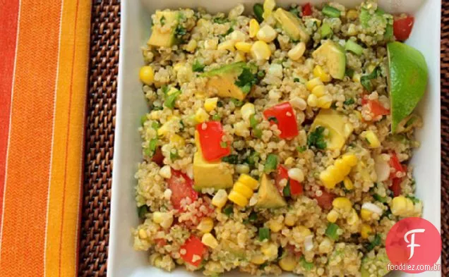 Quinoa com milho, tomate, abacate e limão