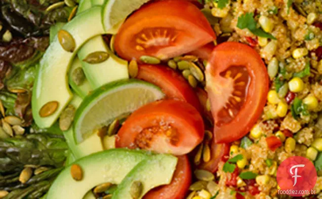 Salada de Quinoa e milho com sementes de abóbora