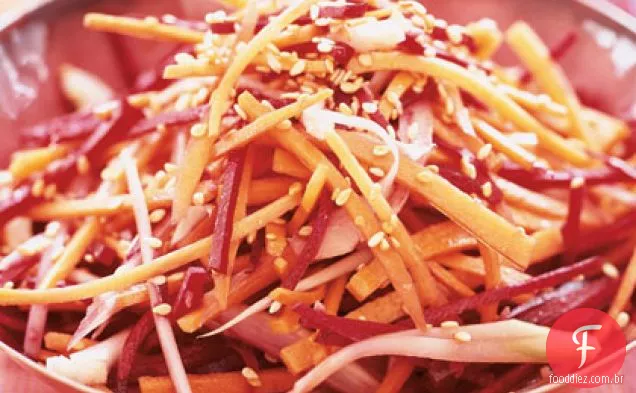 Beterraba, cenoura e erva-doce Slaw