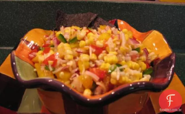 Salada de milho e vegetais com molho picante de limão