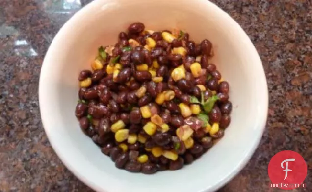 Feijão Preto E Salada De Milho