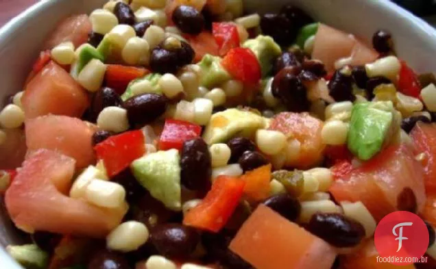 Feijão preto e salada de milho