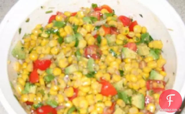 Salada de milho, abacate e tomate
