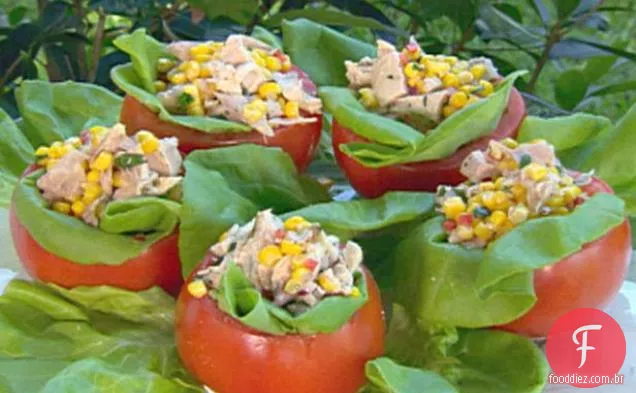 Tomates recheados com salada de frango