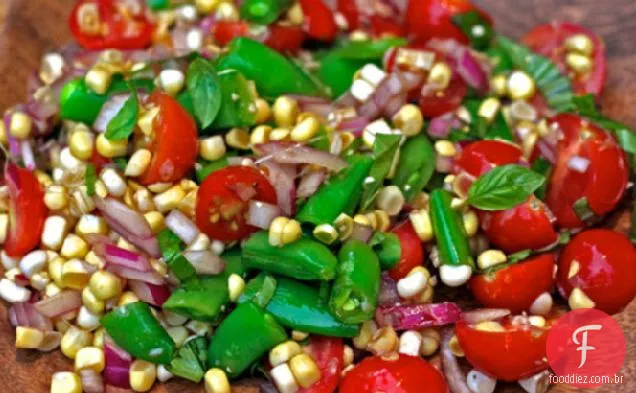 Jantar esta noite: Amagansett milho cru, tomate e salada de ervilha