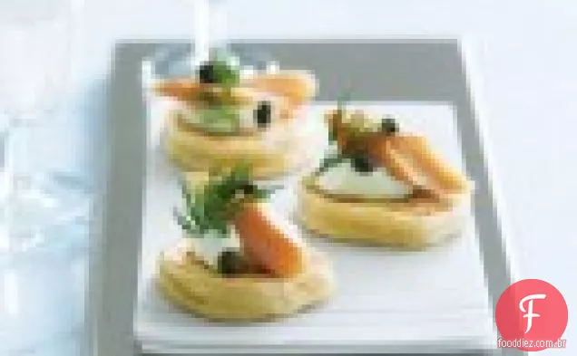 Panquecas De Batata Crocantes Com Creme De Beterraba E Rábano