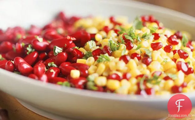 Salada de feijão, milho e romã