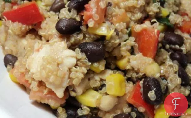 Salada de Quinoa com frango e Feijão Preto
