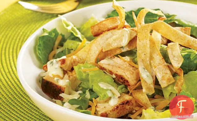 Salada de frango grelhado do Caribe com molho de mel e limão