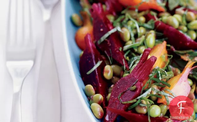 Salada Edamame com beterraba e verduras para bebês