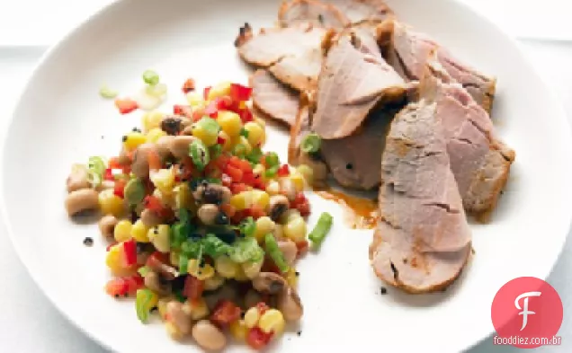 Carne de porco assada com salada de ervilha de Olhos Pretos