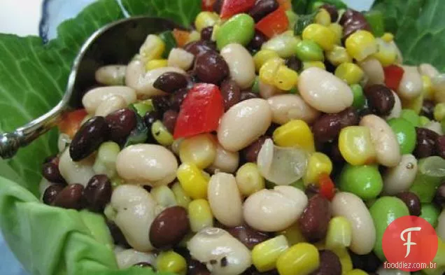 Salada De Feijão Verde Com Milho, Tomate Cereja E Manjericão