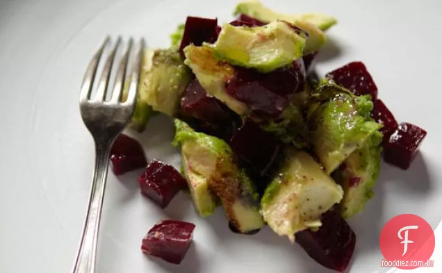 Salada de beterraba e abacate assada