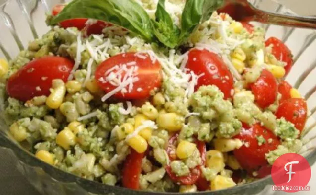 Salada de cevada com tomate e milho