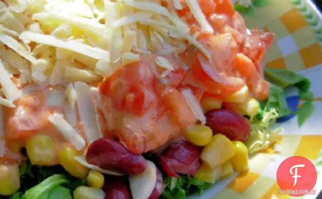 Salada Em Camadas Do Sudoeste Com Baixo Teor De Gordura