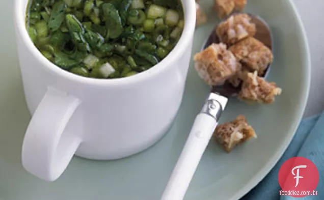 Sopa De Cebola Verde E Agrião Com Croutons De Queijo