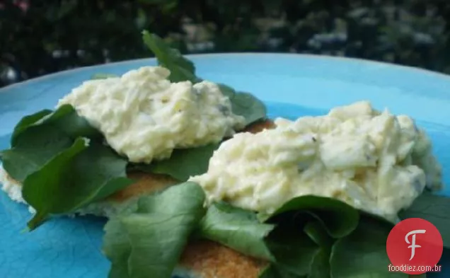 Salada de ovo de cara aberta e Sanduíche de agrião