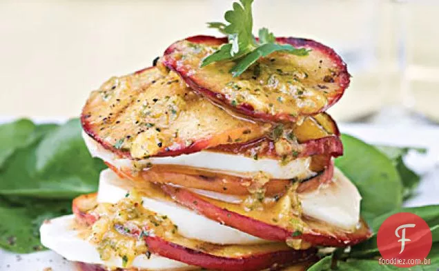 Salada De Pêssego e mussarela grelhada