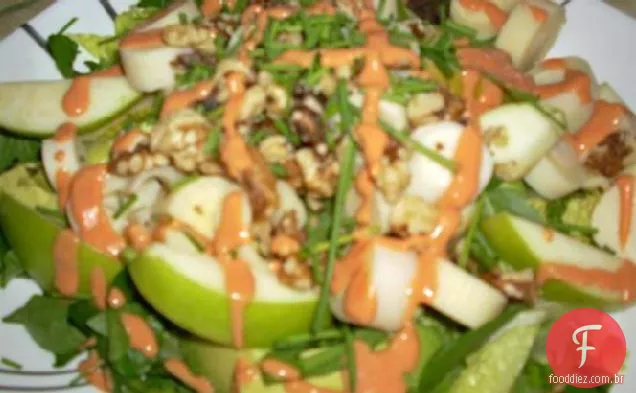 Salada de maçã, abacate e corações de Palmeira