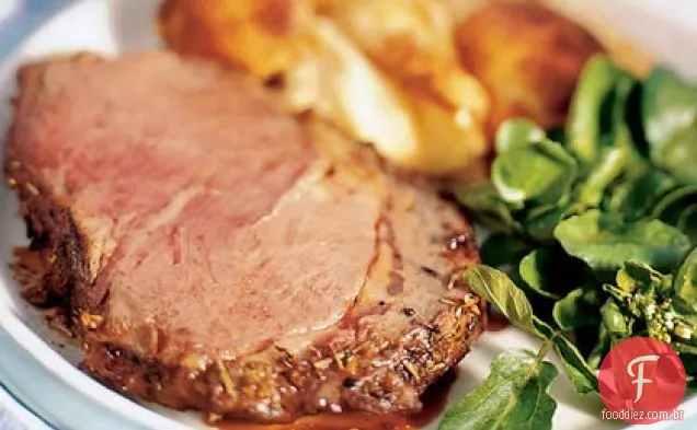 Carne costela assado e Yorkshire pudim da grelha