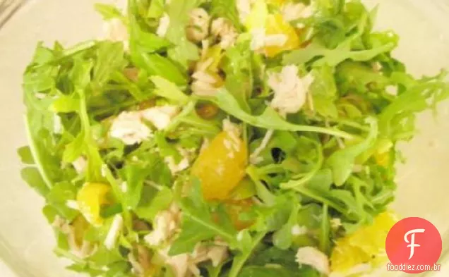Salada de frango com tangerina e nozes