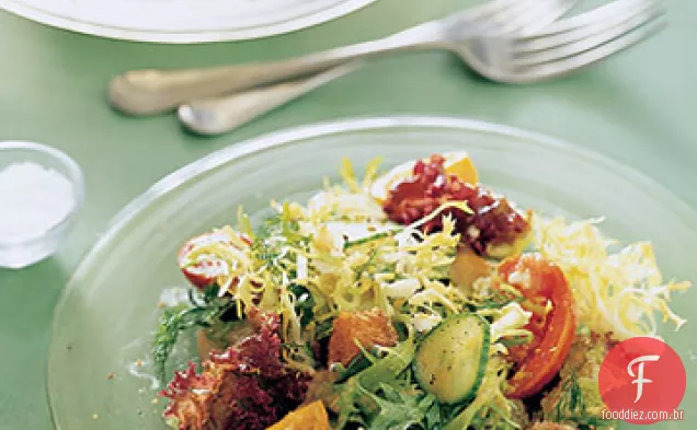 Salada mediterrânea com Croutons de Pão De Azeitona