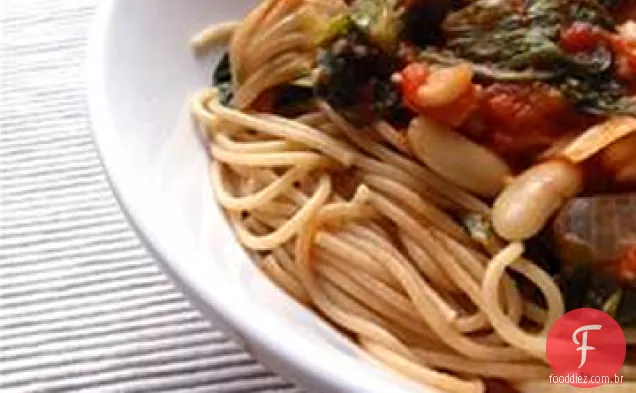 Macarrão Penne com feijão Cannellini e Escarole