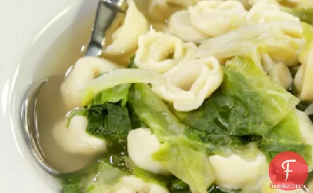 Tortellini sopa com Escarole