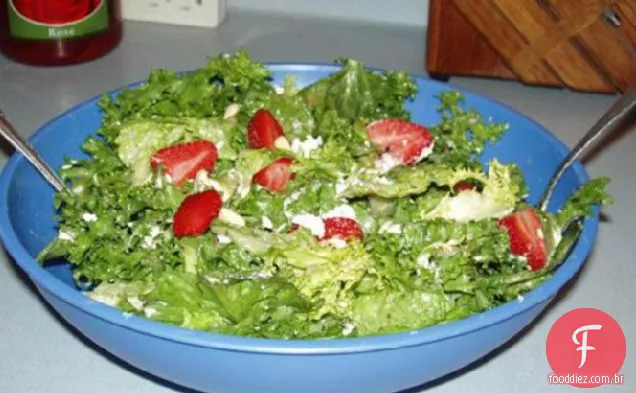 Salada De Morango, Queijo De Cabra E Pinhão Do Noroeste Do Pacífico