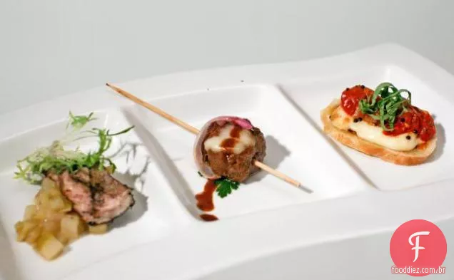 Cacau-café-pimenta carne de porco temperada com pêra maçã Chutney