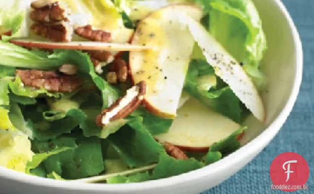 Salada de escarola com maçãs e nozes