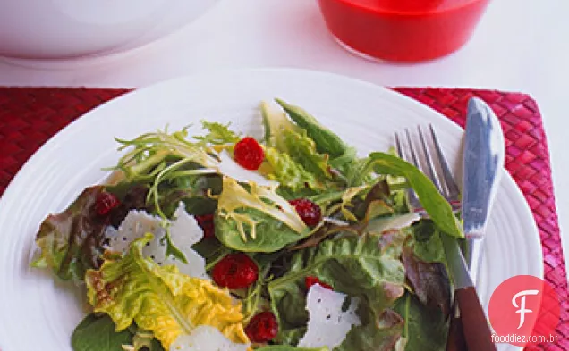 Salada vermelha e verde com vinagrete de Cranberry