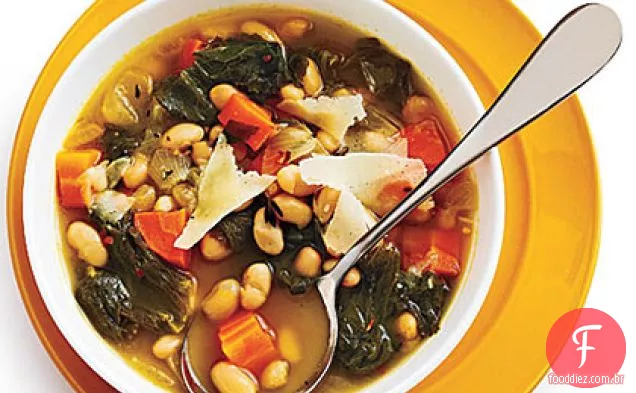 Sopa de feijão branco toscano com Escarole