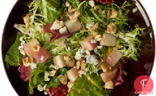Salada de Pêra escalfada e queijo azul