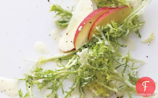 Frisee e salada de maçã
