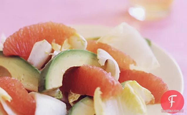 Endive, abacate e salada de toranja vermelha