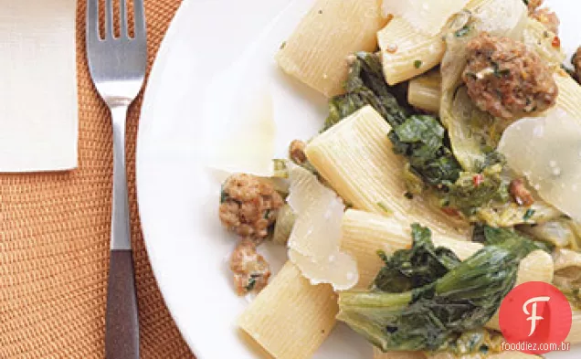 Macarrão com linguiça e Escarole