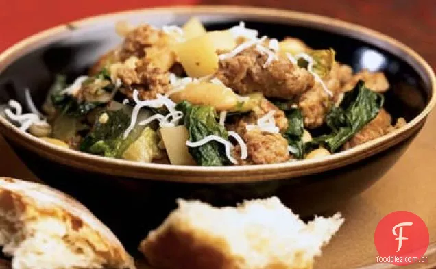 Salsicha, escarola e ragu de Feijão Branco