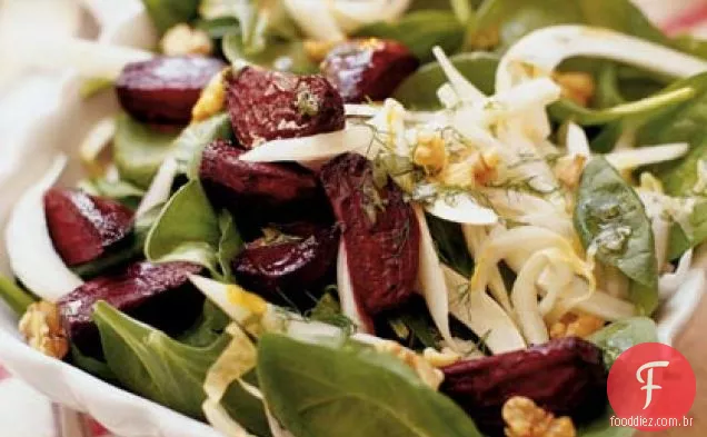 Salada de beterraba assada, erva-doce e noz