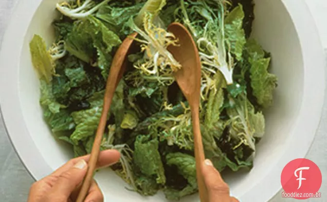 Verdes misturados com vinagrete cremoso
